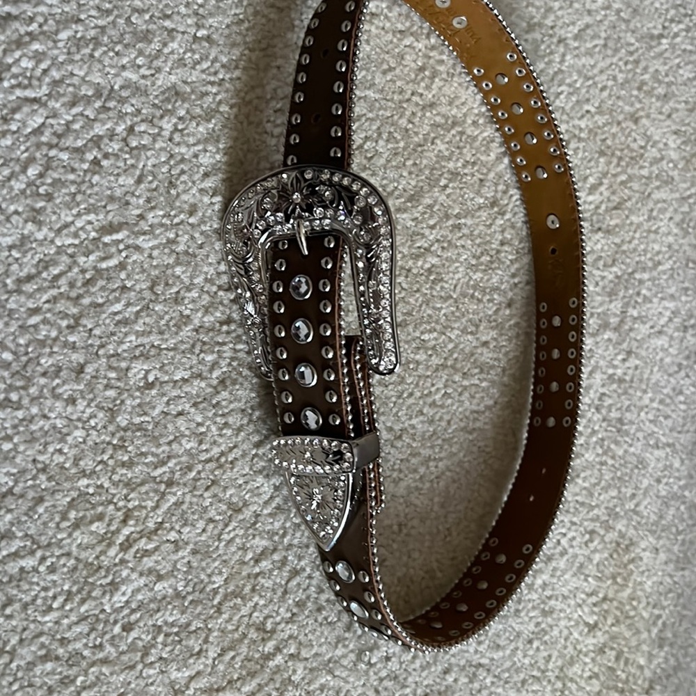 Girls brown bling western belt. 24 inches from end to end not including buckle